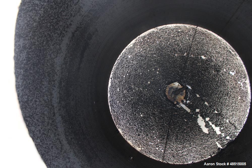 Used Tank, Approximately 2,000 gallon, 304 Stainless Steel, Vertical.