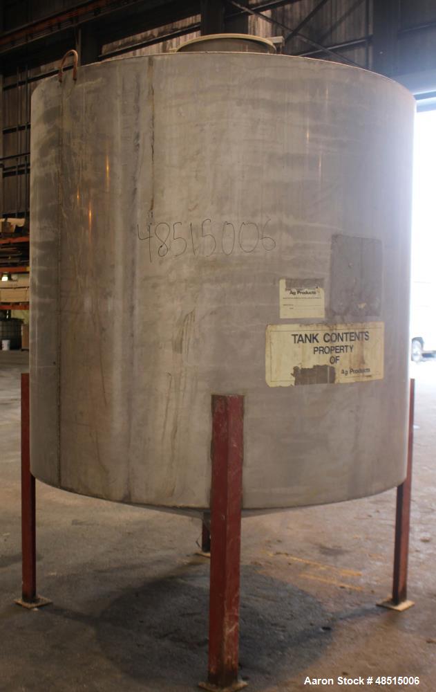 Used Tank, Approximately 1500 gallon, 304 Stainless Steel, Vertical.