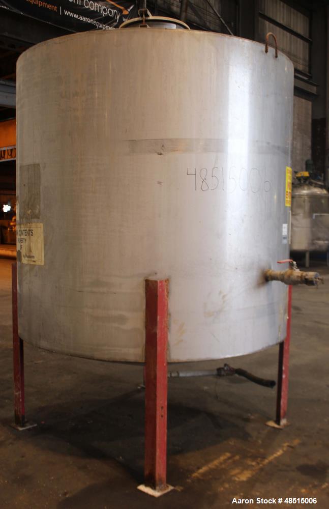 Used Tank, Approximately 1500 gallon, 304 Stainless Steel, Vertical.