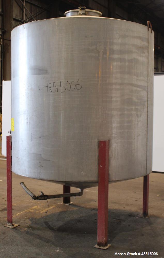 Used Tank, Approximately 1500 gallon, 304 Stainless Steel, Vertical.