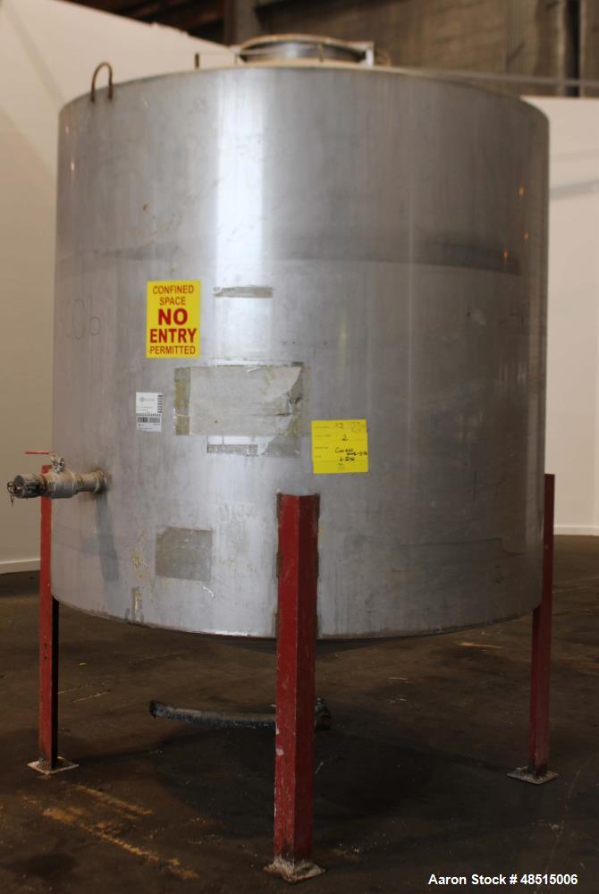Used Tank, Approximately 1500 gallon, 304 Stainless Steel, Vertical.