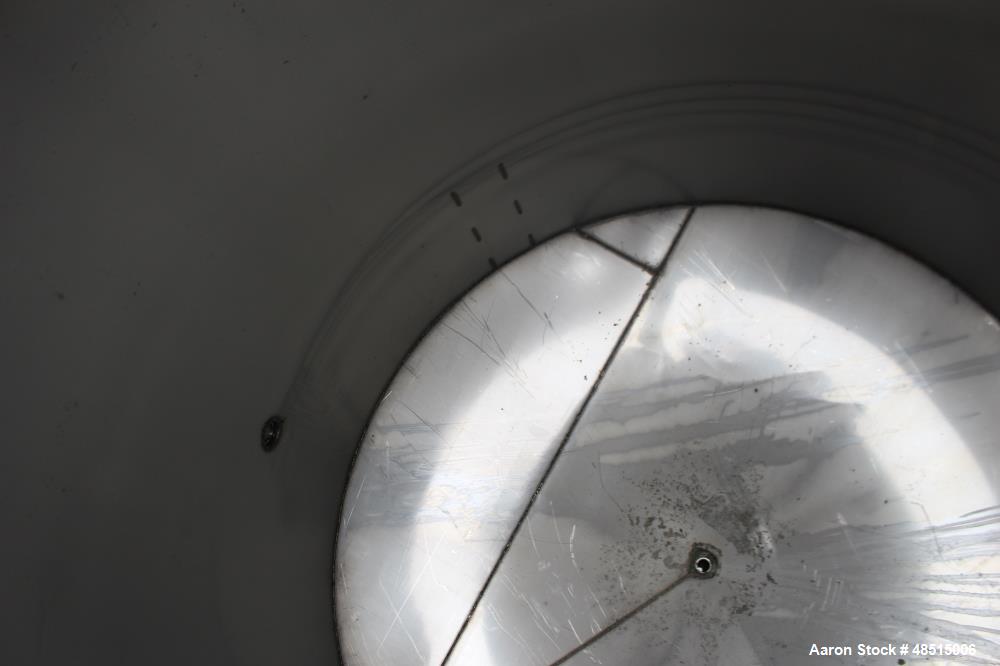 Used Tank, Approximately 1500 gallon, 304 Stainless Steel, Vertical.