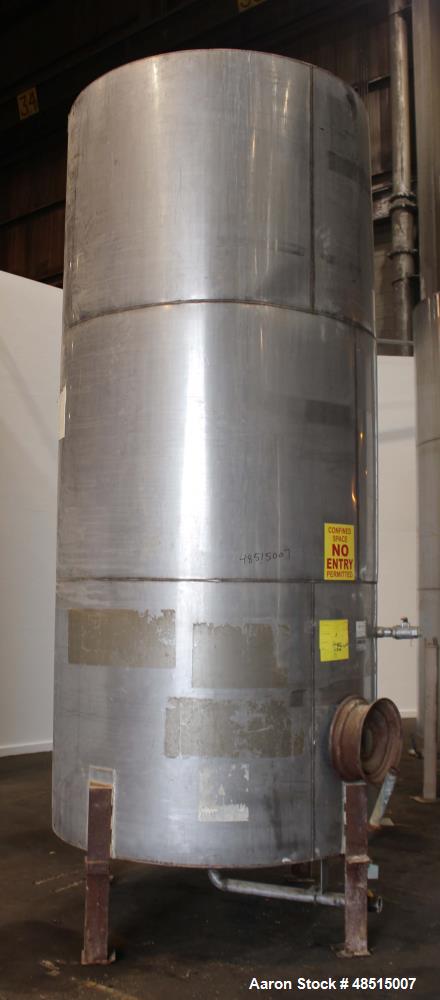 Used Tank, Approximately 2,000 gallon, 304 Stainless Steel, Vertical.