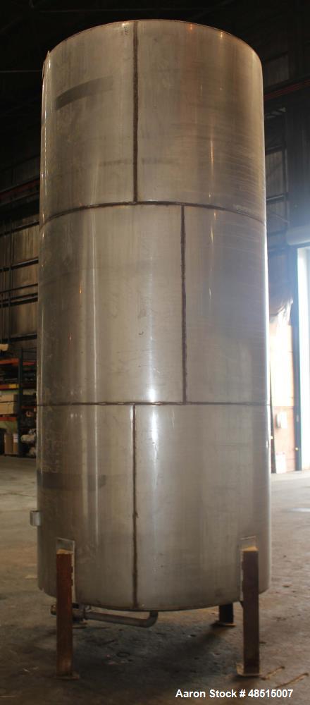 Used Tank, Approximately 2,000 gallon, 304 Stainless Steel, Vertical.