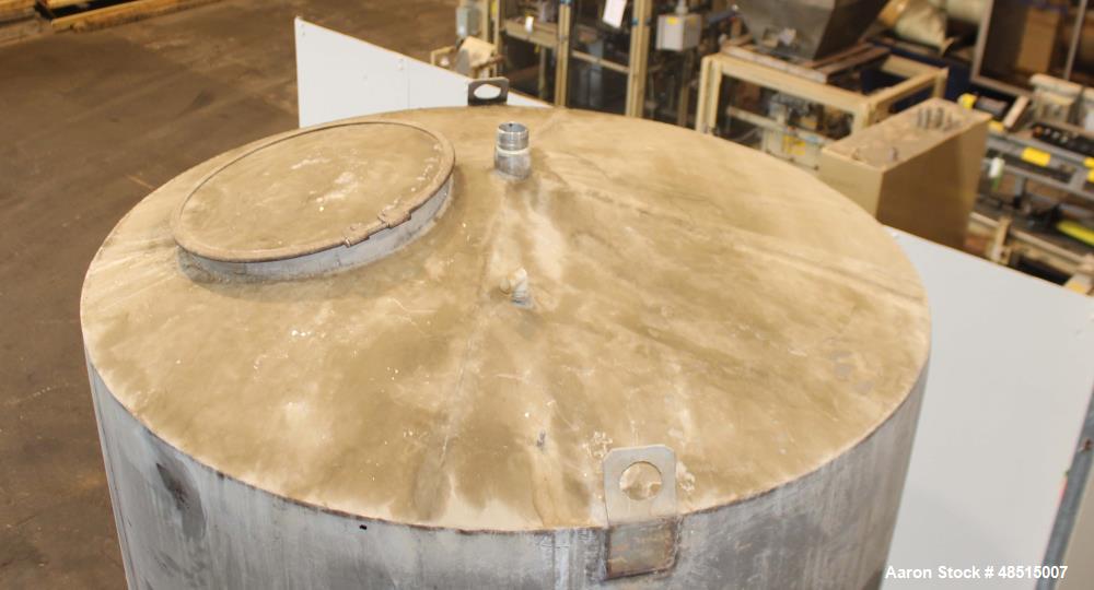 Used Tank, Approximately 2,000 gallon, 304 Stainless Steel, Vertical.