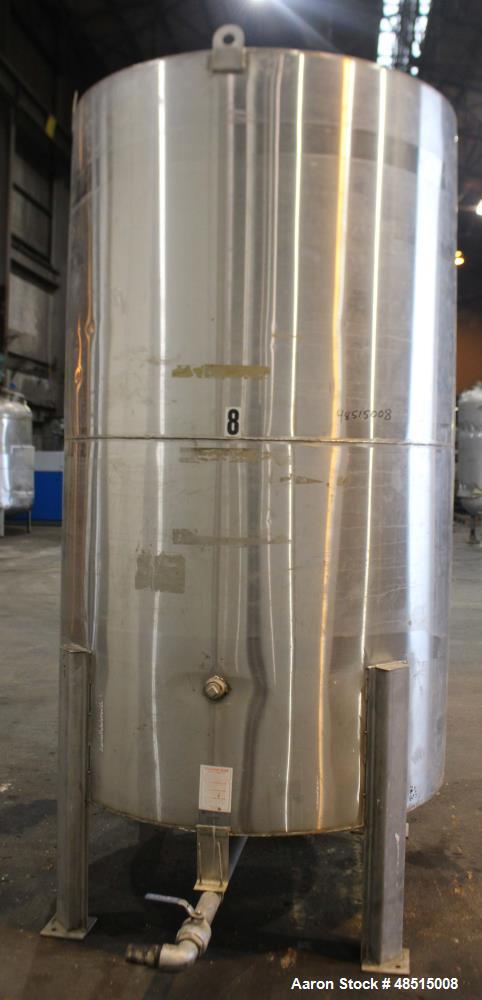 Used Tank, Approximately 1,000 gallon, 304 Stainless Steel, Vertical.