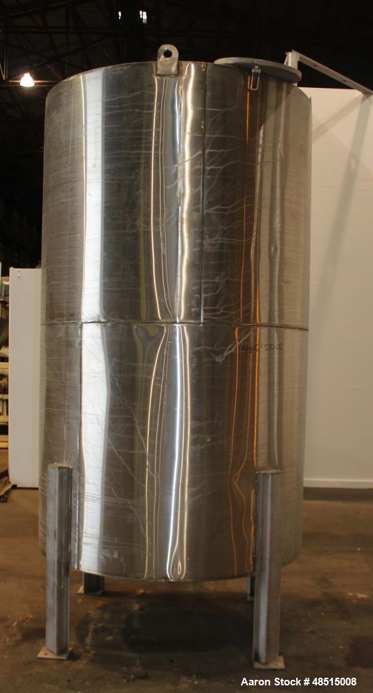 Used Tank, Approximately 1,000 gallon, 304 Stainless Steel, Vertical.