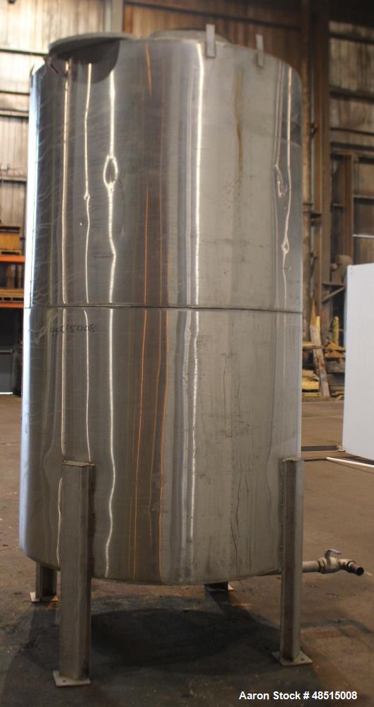 Used Tank, Approximately 1,000 gallon, 304 Stainless Steel, Vertical.