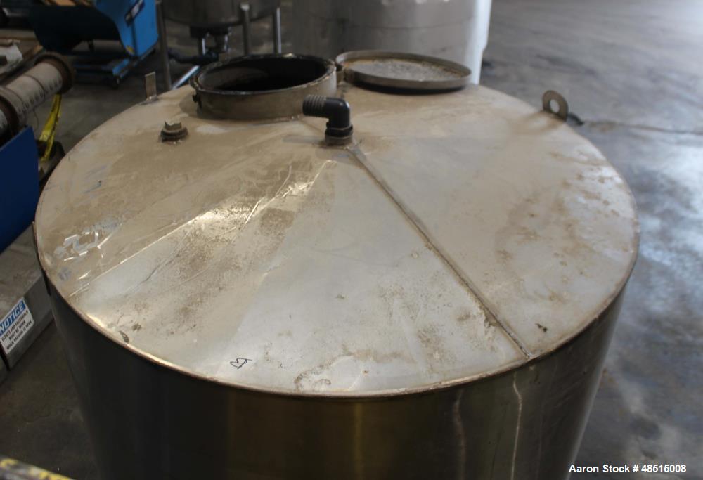 Used Tank, Approximately 1,000 gallon, 304 Stainless Steel, Vertical.