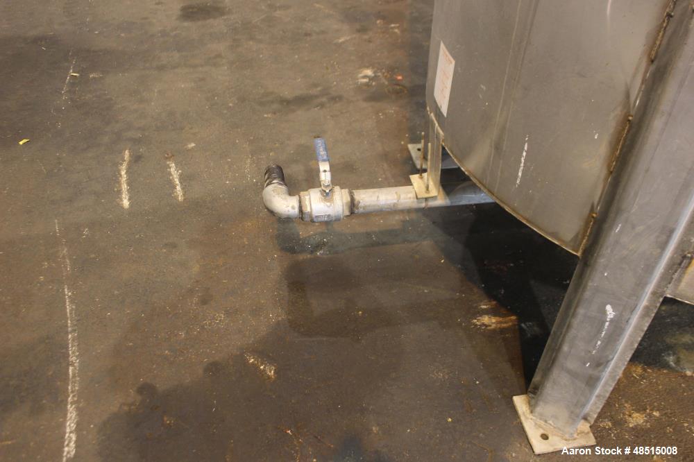 Used Tank, Approximately 1,000 gallon, 304 Stainless Steel, Vertical.