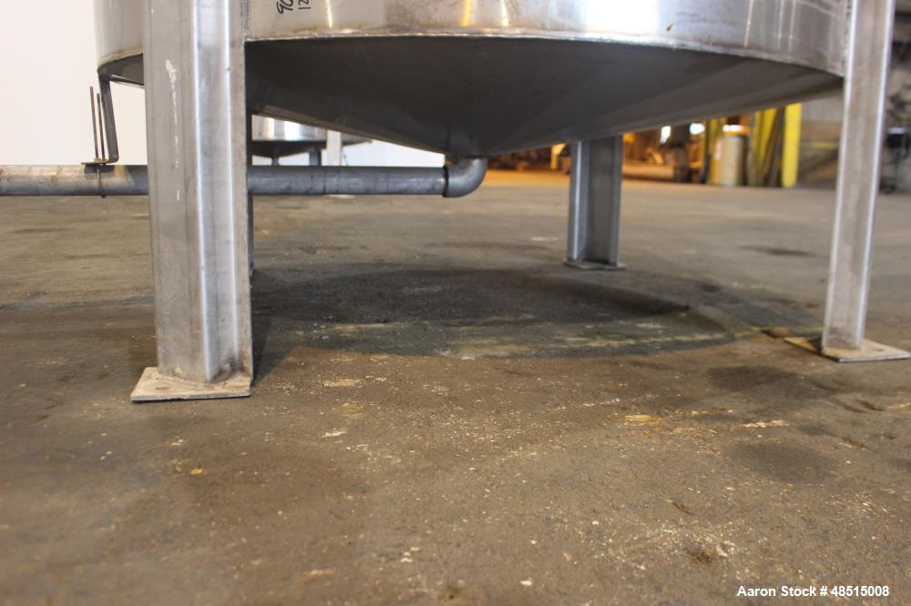 Used Tank, Approximately 1,000 gallon, 304 Stainless Steel, Vertical.