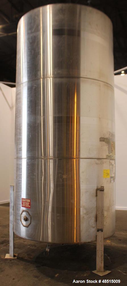 Used Tank, Approximately 2,300 gallon, 304 Stainless Steel, Vertical.