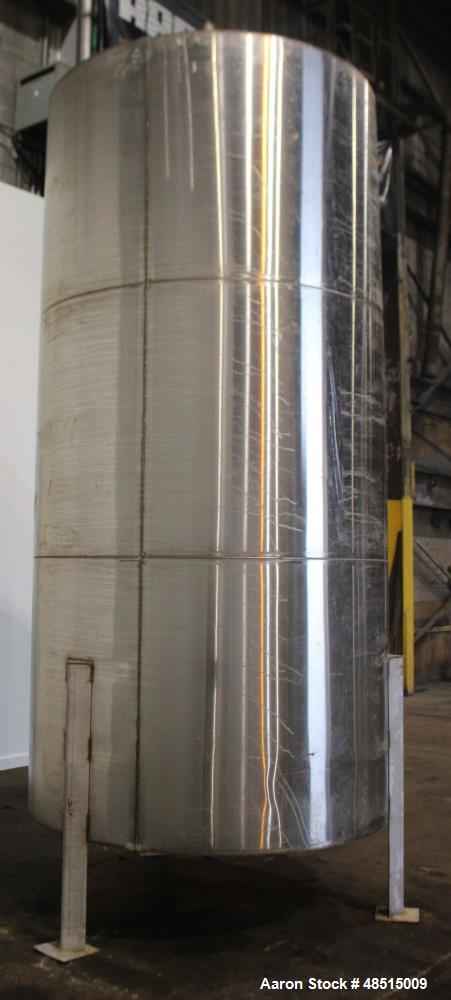Used Tank, Approximately 2,300 gallon, 304 Stainless Steel, Vertical.
