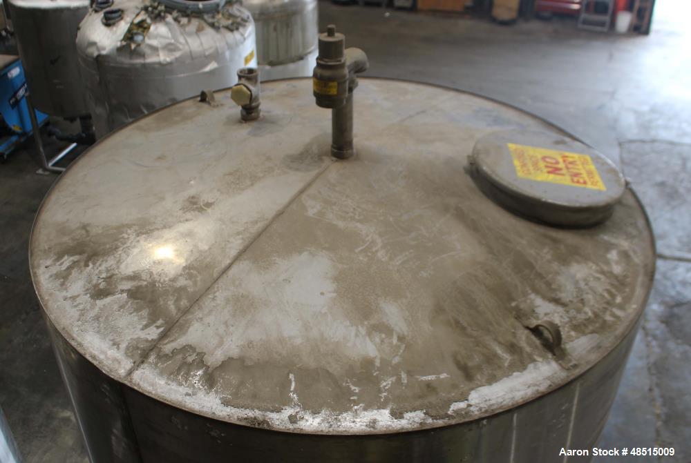 Used Tank, Approximately 2,300 gallon, 304 Stainless Steel, Vertical.