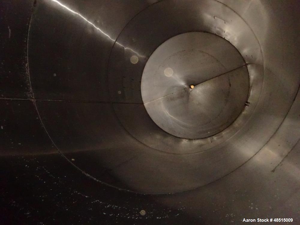 Used Tank, Approximately 2,300 gallon, 304 Stainless Steel, Vertical.
