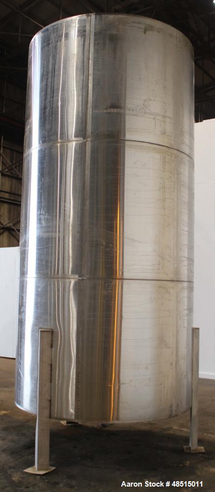 Used Tank, Approximately 2,500 gallon, 304 Stainless Steel, Vertical.