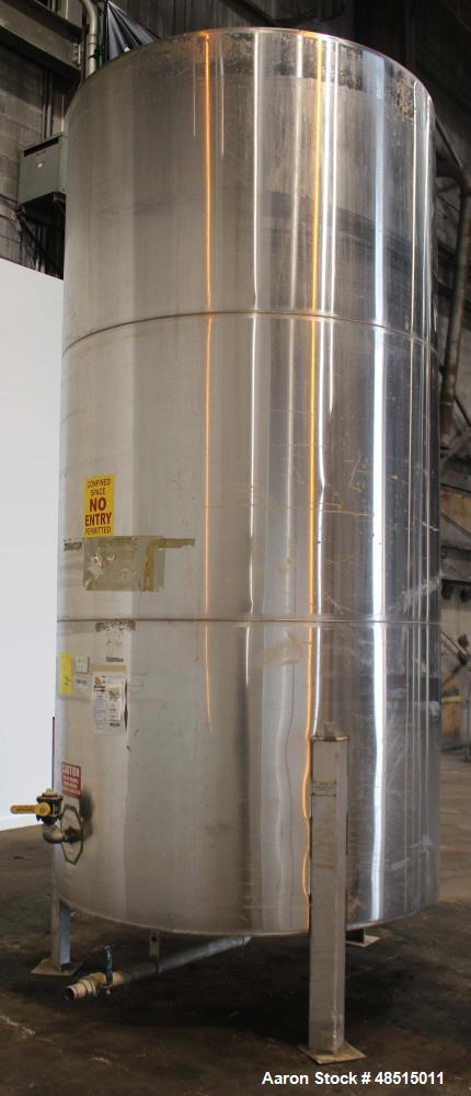 Used Tank, Approximately 2,500 gallon, 304 Stainless Steel, Vertical.