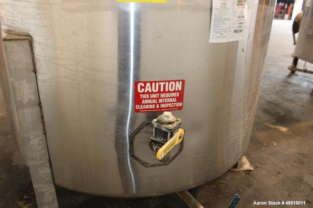 Used Tank, Approximately 2,500 gallon, 304 Stainless Steel, Vertical.