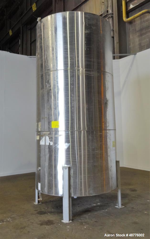 Used Tank, Approximately 2400 Gallon, 304 Stainless Steel, Vertical.