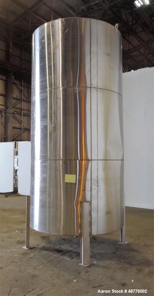Used Tank, Approximately 2400 Gallon, 304 Stainless Steel, Vertical.