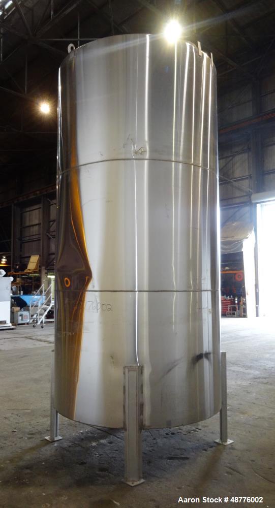 Used Tank, Approximately 2400 Gallon, 304 Stainless Steel, Vertical.