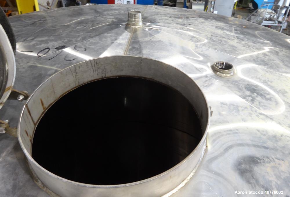 Used Tank, Approximately 2400 Gallon, 304 Stainless Steel, Vertical.