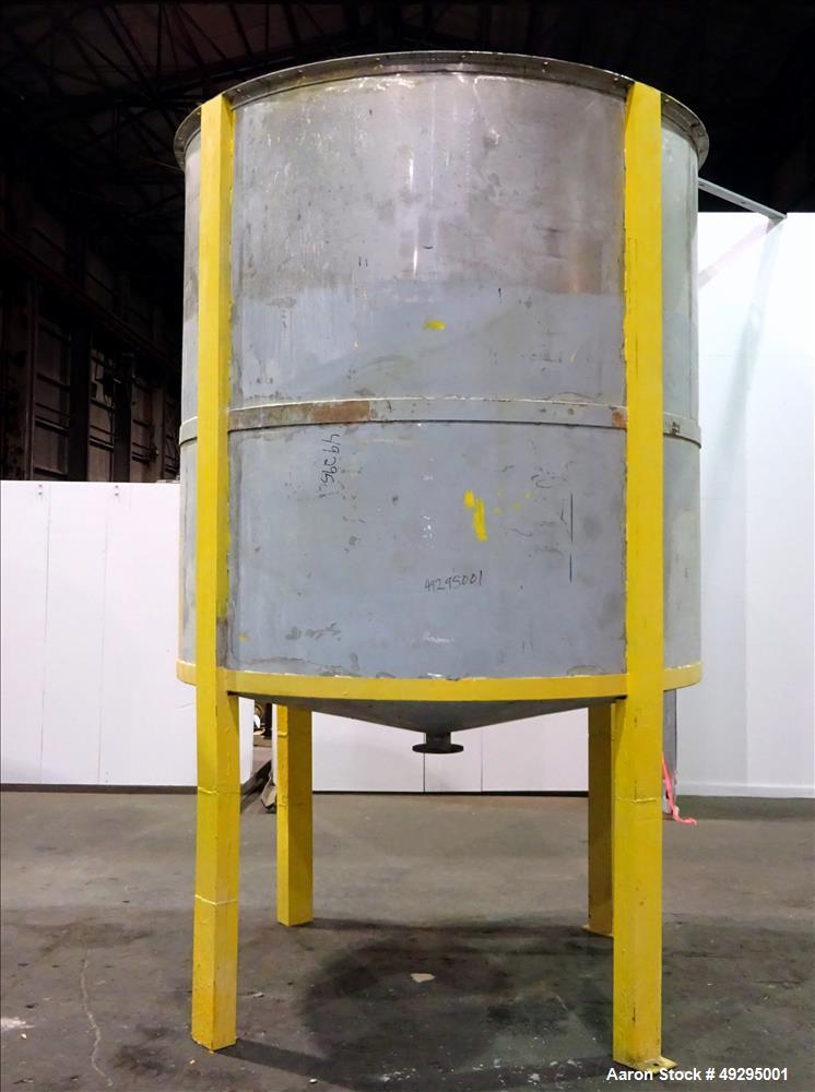 Used- Tank, Approximate 2,500 Gallon, 304 Stainless Steel, Vertical.