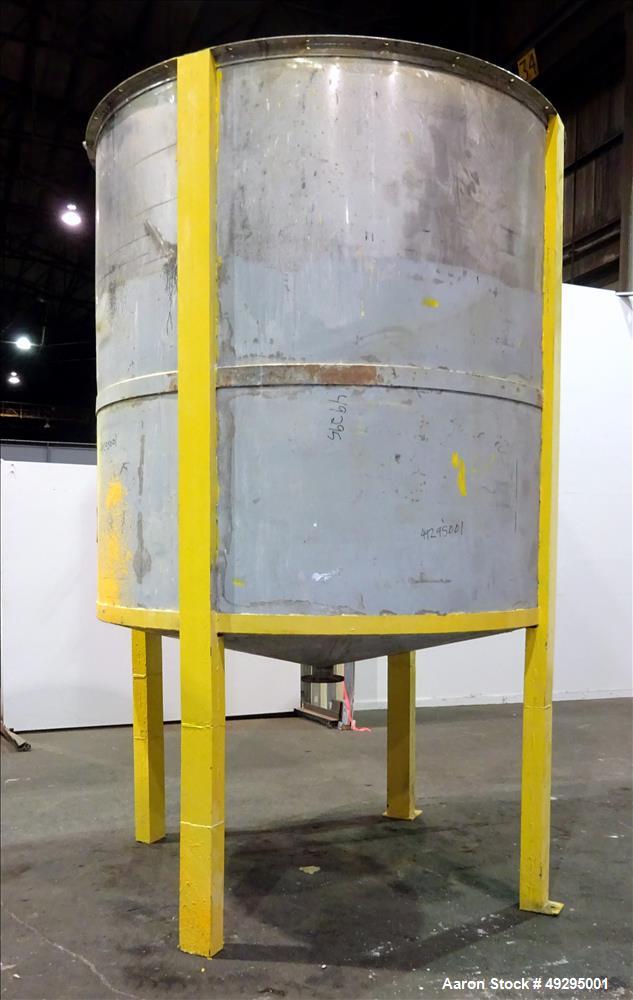 Used- Tank, Approximate 2,500 Gallon, 304 Stainless Steel, Vertical.