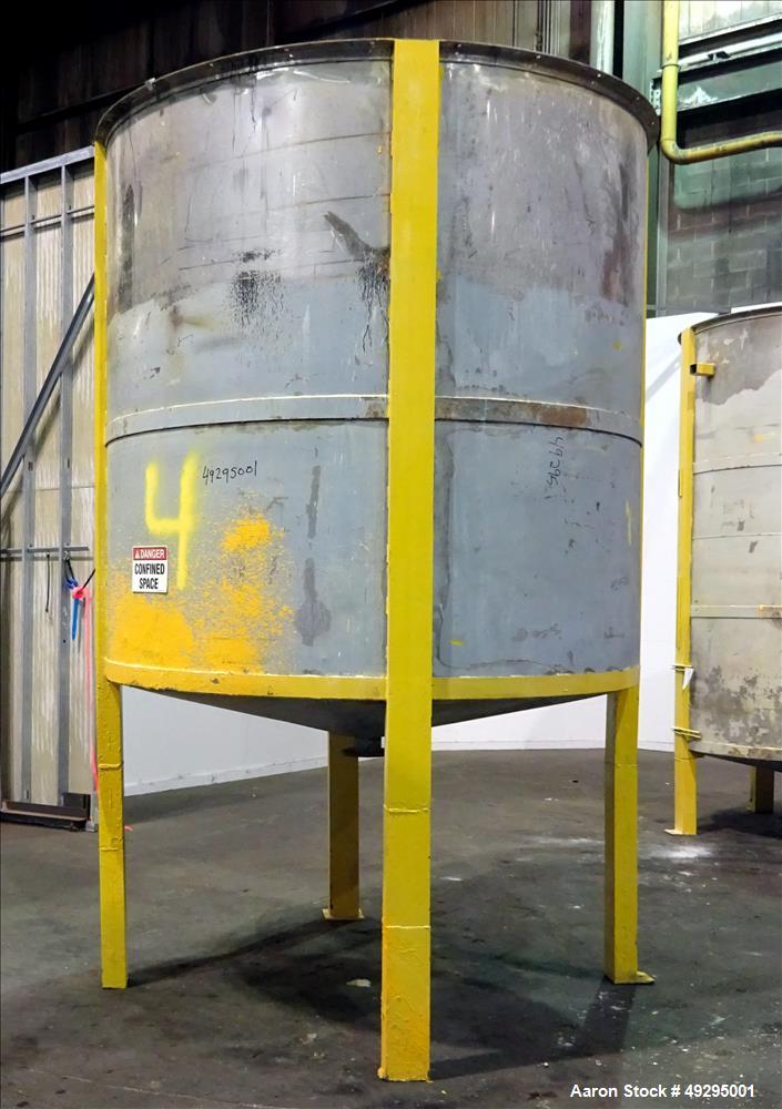 Used Tank, Approximate 2,500 Gallon, 304 Stainless Steel, Vertical.