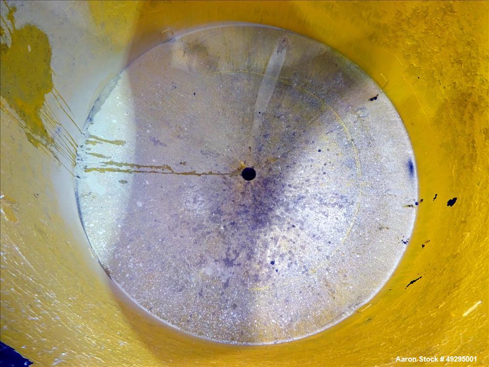Used Tank, Approximate 2,500 Gallon, 304 Stainless Steel, Vertical.