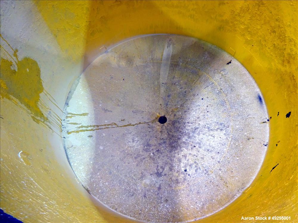 Used Tank, Approximate 2,500 Gallon, 304 Stainless Steel, Vertical.