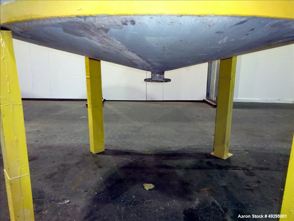 Used Tank, Approximate 2,500 Gallon, 304 Stainless Steel, Vertical.