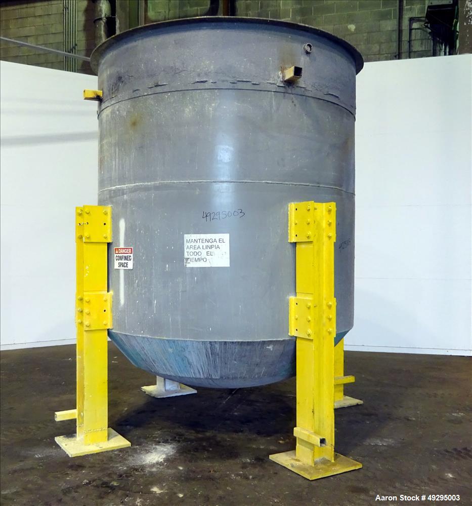 Used- Tank, Approximate 3,000 Gallon, 304 Stainless Steel, Vertical.