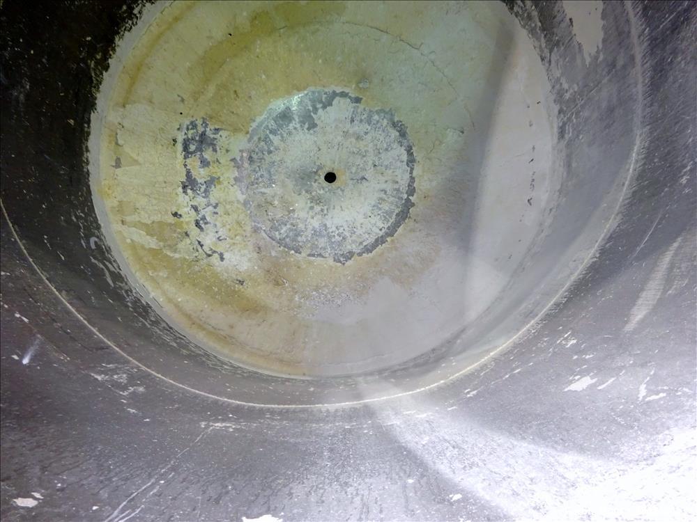 Used Tank, Approximate 3,000 Gallon, 304 Stainless Steel, Vertical.