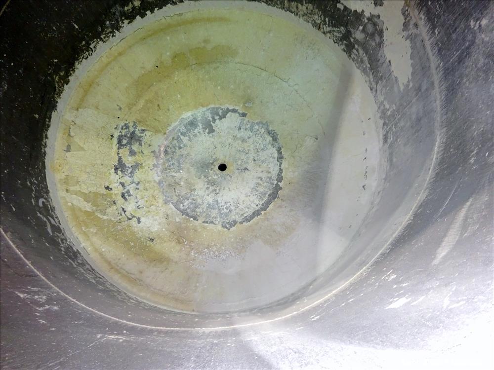 Used Tank, Approximate 3,000 Gallon, 304 Stainless Steel, Vertical.