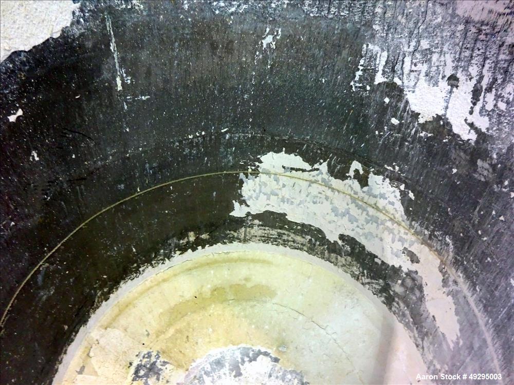 Used Tank, Approximate 3,000 Gallon, 304 Stainless Steel, Vertical.