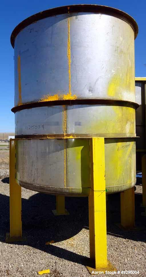 Used Tank, Approximate 2,300 Gallon, Stainless Steel, Vertical.