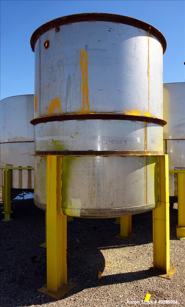 Used Tank, Approximate 2,300 Gallon, Stainless Steel, Vertical.