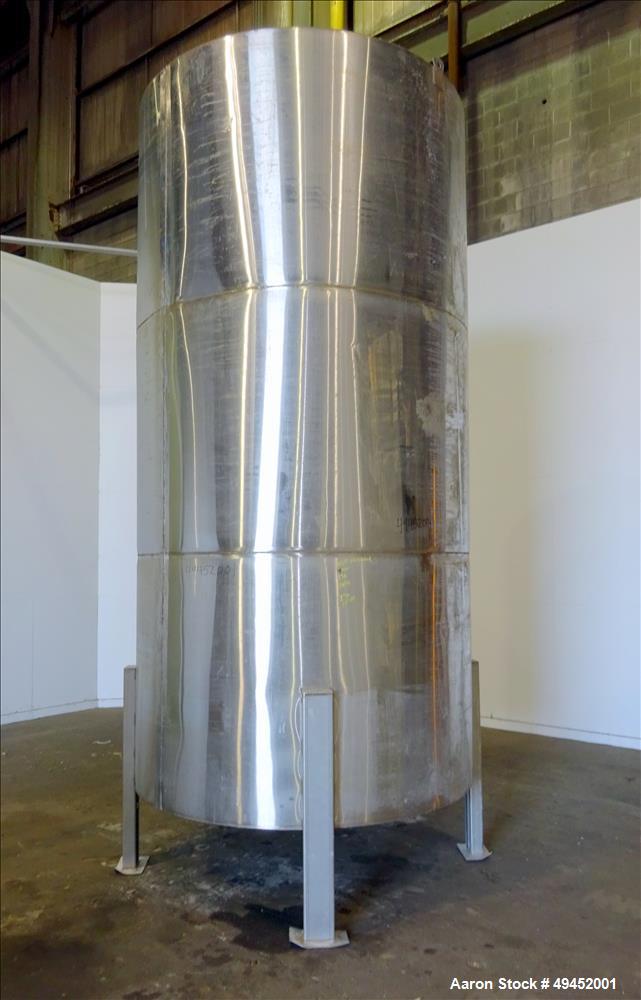 Used Tank, Approximate 2,500 Gallon, 304 Stainless Steel, Vertical.