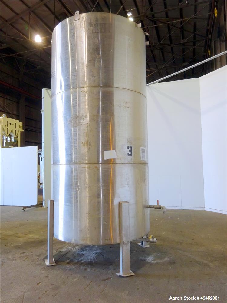Used Tank, Approximate 2,500 Gallon, 304 Stainless Steel, Vertical.