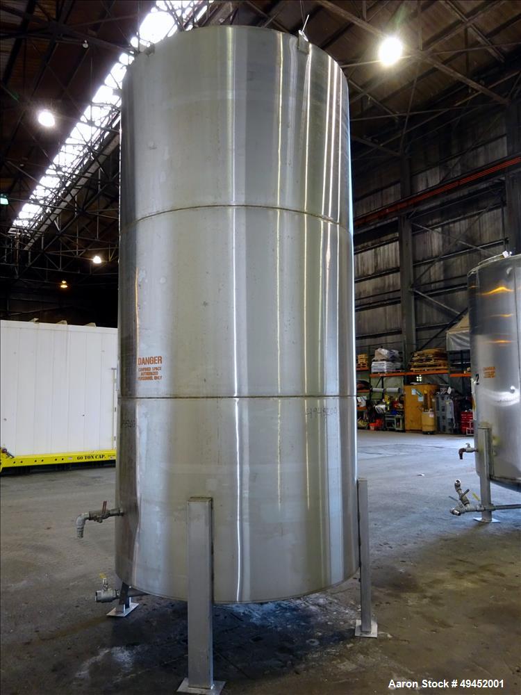 Used- Tank, Approximate 2,500 Gallon, 304 Stainless Steel, Vertical.