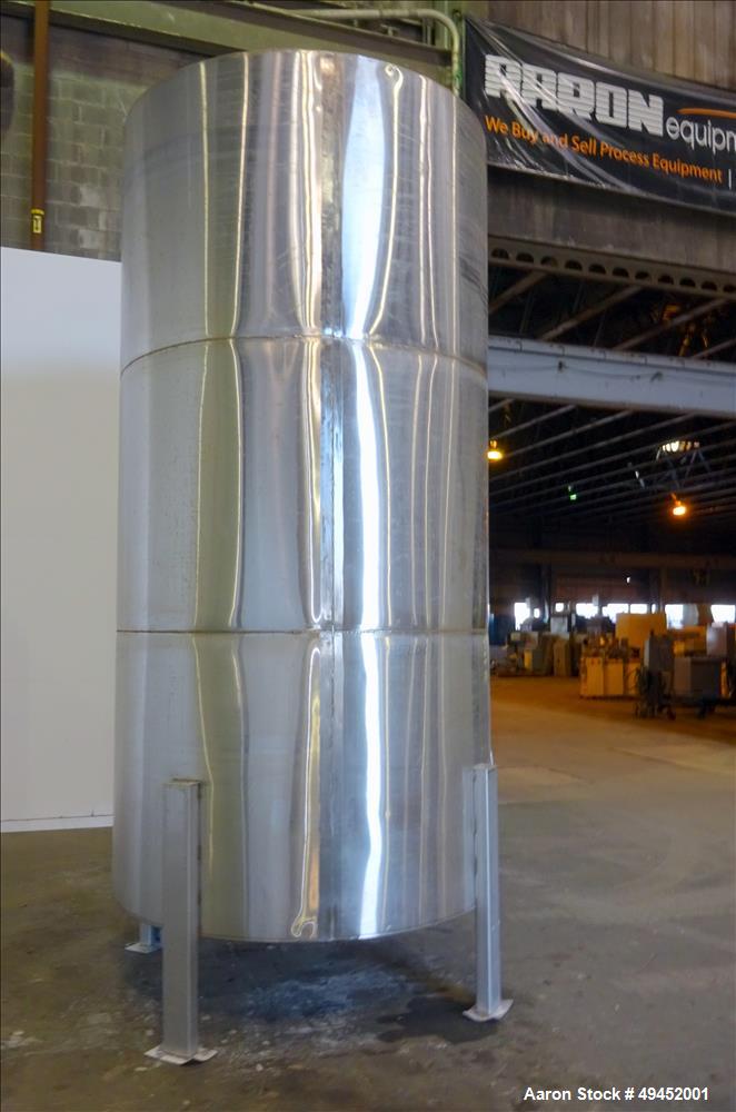 Used Tank, Approximate 2,500 Gallon, 304 Stainless Steel, Vertical.