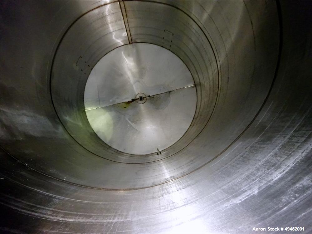 Used Tank, Approximate 2,500 Gallon, 304 Stainless Steel, Vertical.
