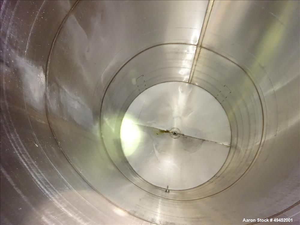 Used Tank, Approximate 2,500 Gallon, 304 Stainless Steel, Vertical.