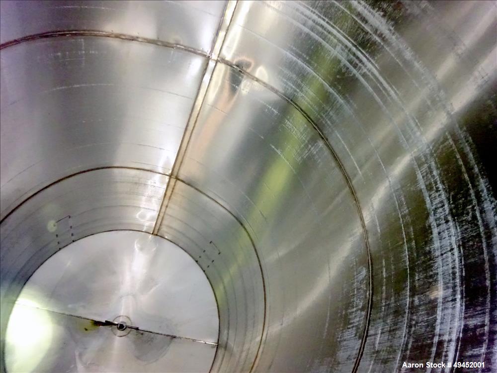 Used Tank, Approximate 2,500 Gallon, 304 Stainless Steel, Vertical.
