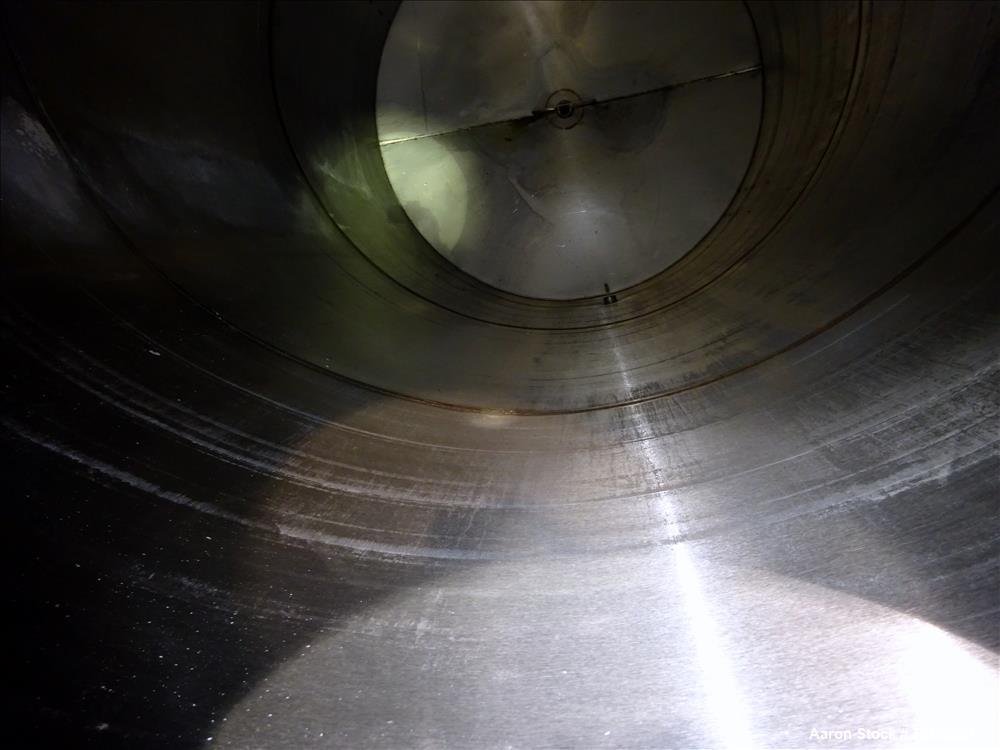 Used Tank, Approximate 2,500 Gallon, 304 Stainless Steel, Vertical.