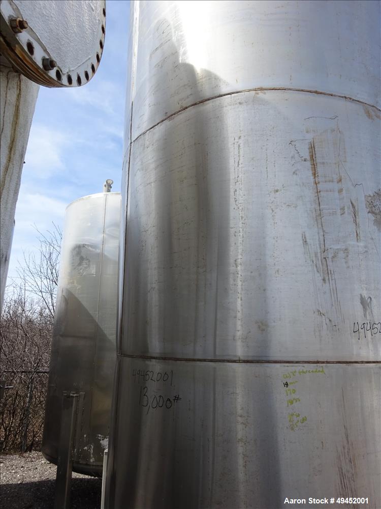 Used Tank, Approximate 2,500 Gallon, 304 Stainless Steel, Vertical.