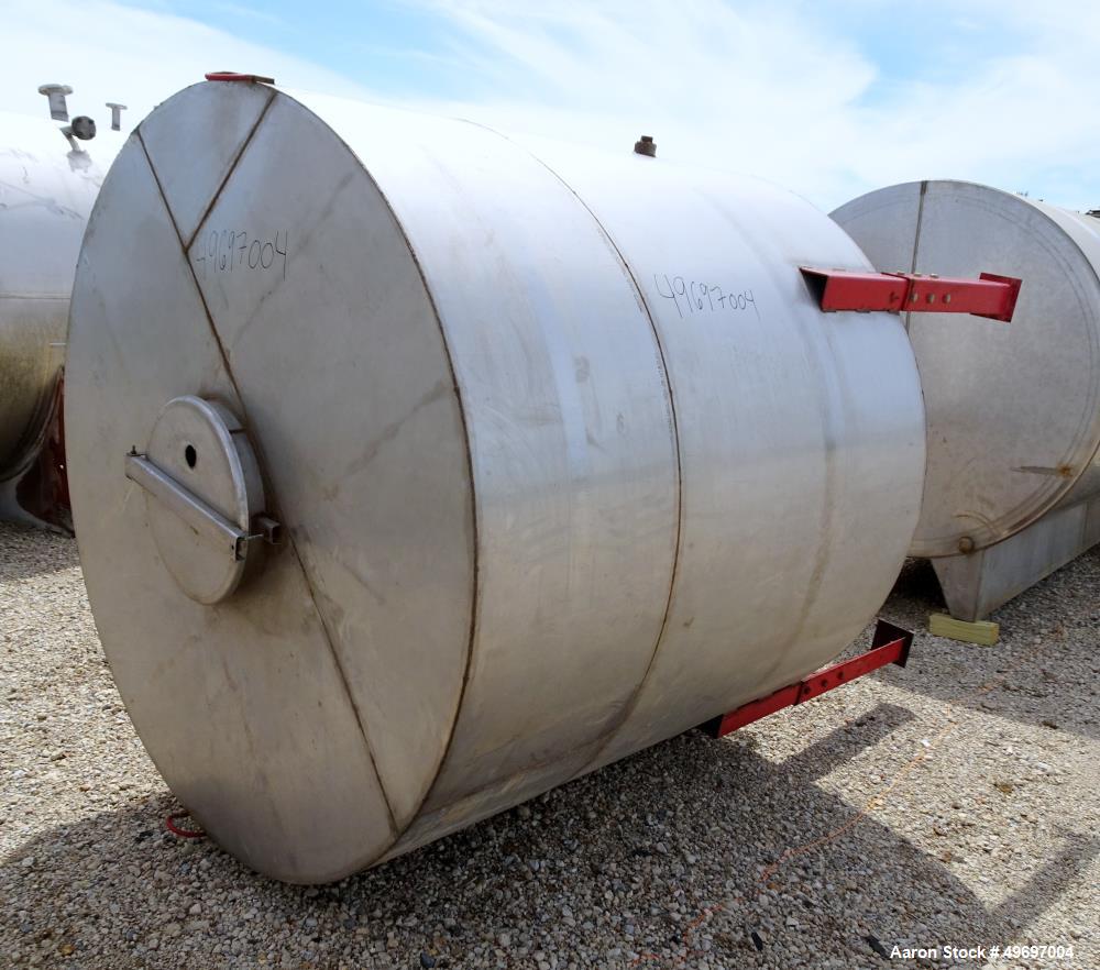 Used Tank, Approximate 1500 Gallon, Stainless Steel, Vertical.