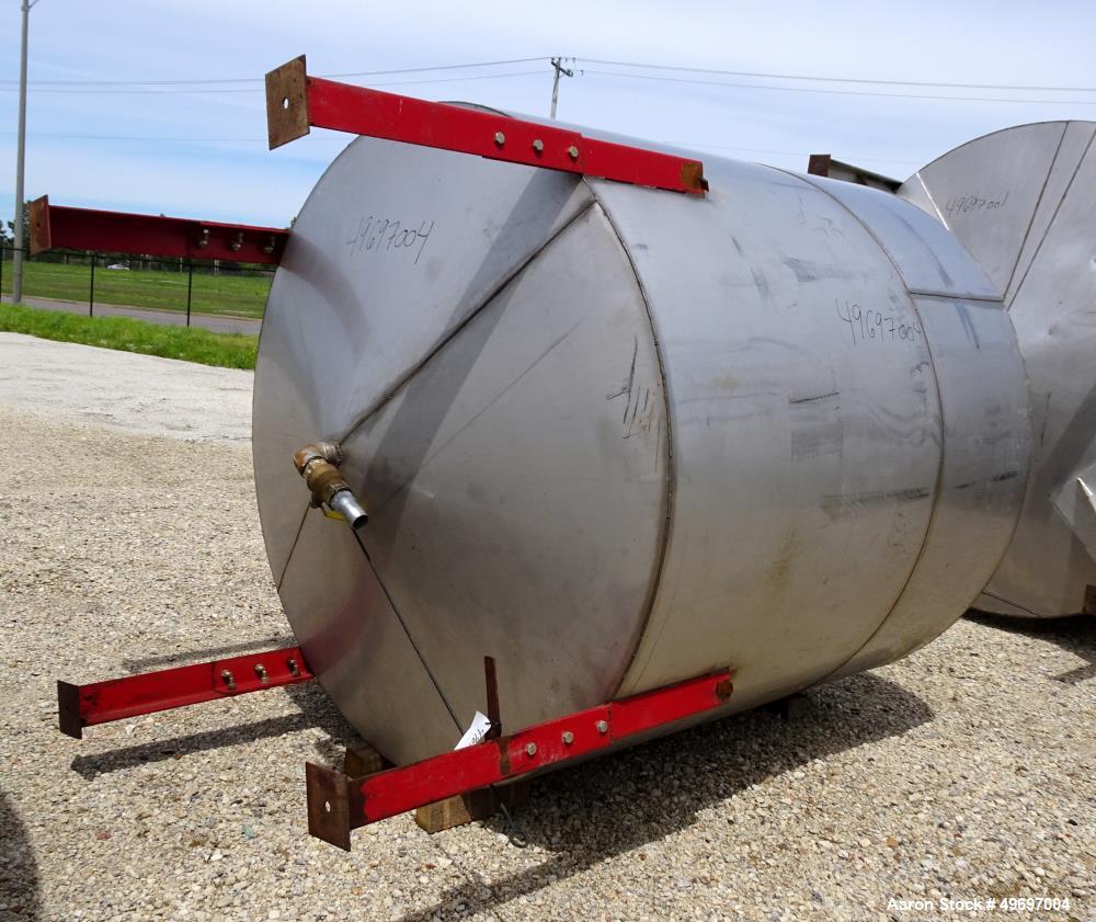 Used Tank, Approximate 1500 Gallon, Stainless Steel, Vertical.