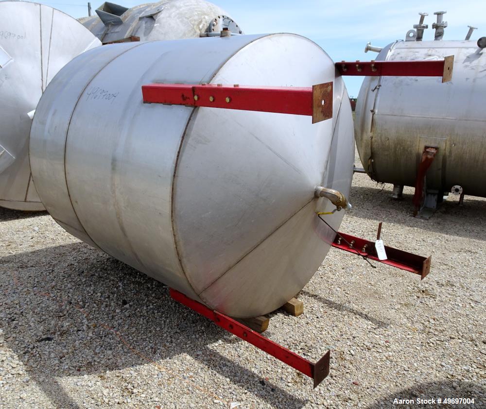 Used Tank, Approximate 1500 Gallon, Stainless Steel, Vertical.
